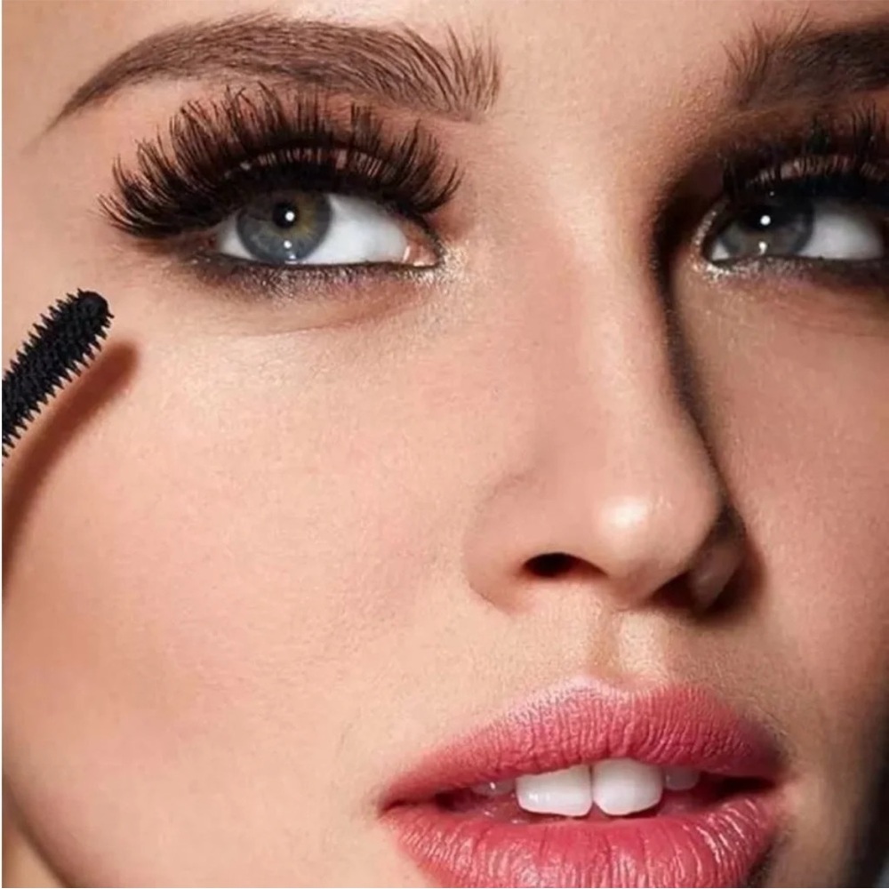 Tom Ford Ultra Length Full Size Dramatic Lashes Longwear Mascara - Ultra Raven - Picture 3 of 6